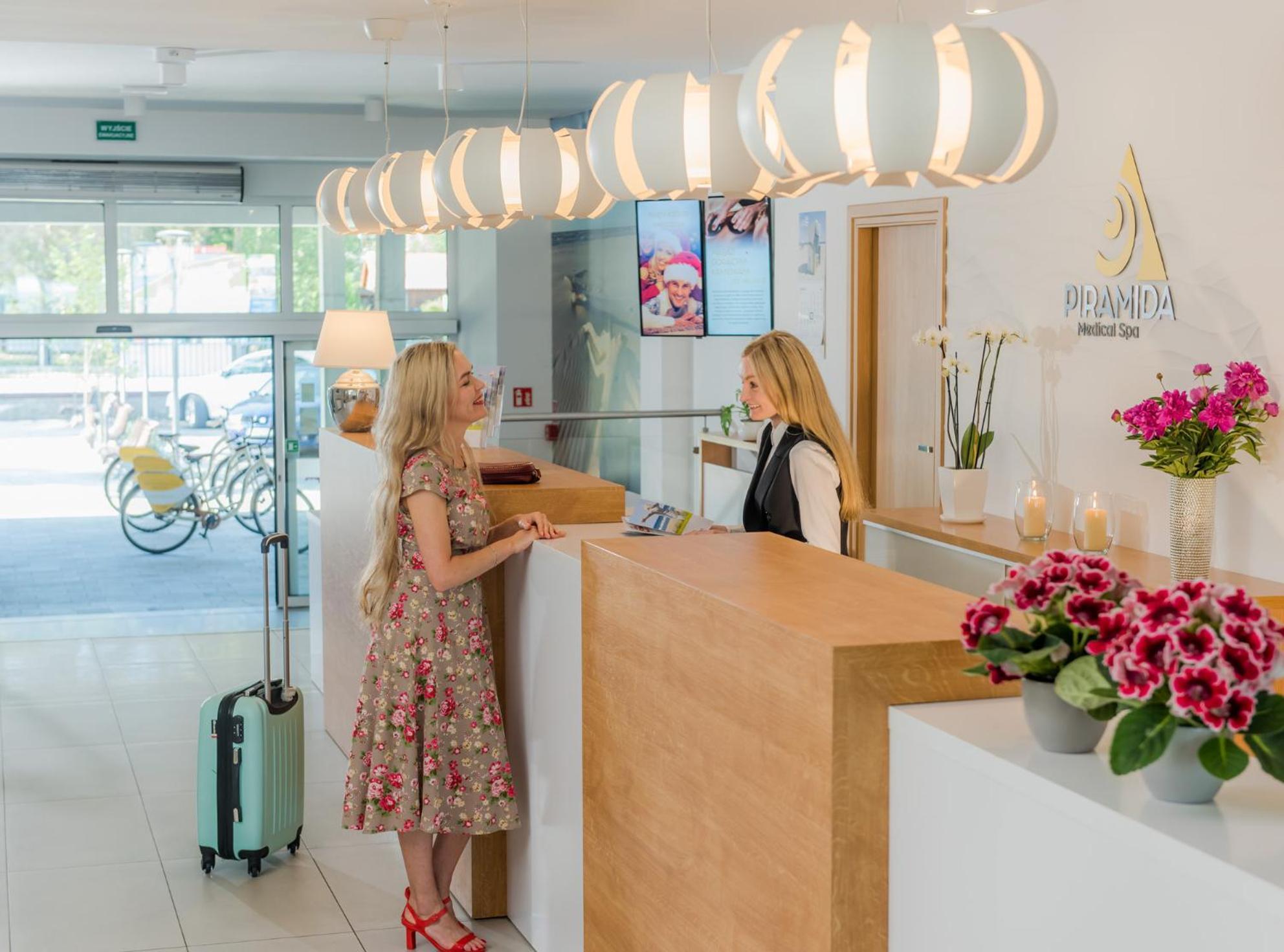 Piramida Medical Spa Мжежино Екстериор снимка